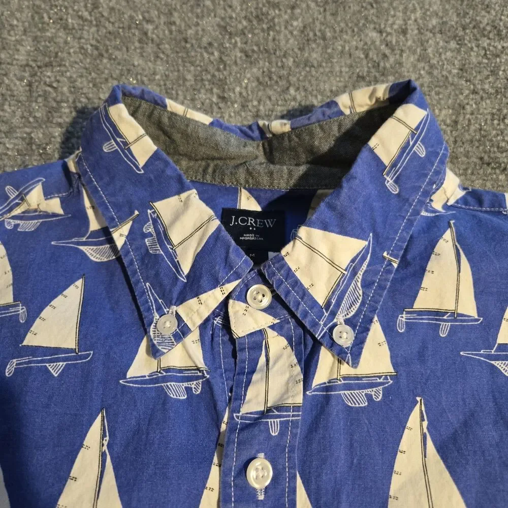 J Crew Shirt Mens Medium Blue Sailboats Button Down Short Sleeve Pocket